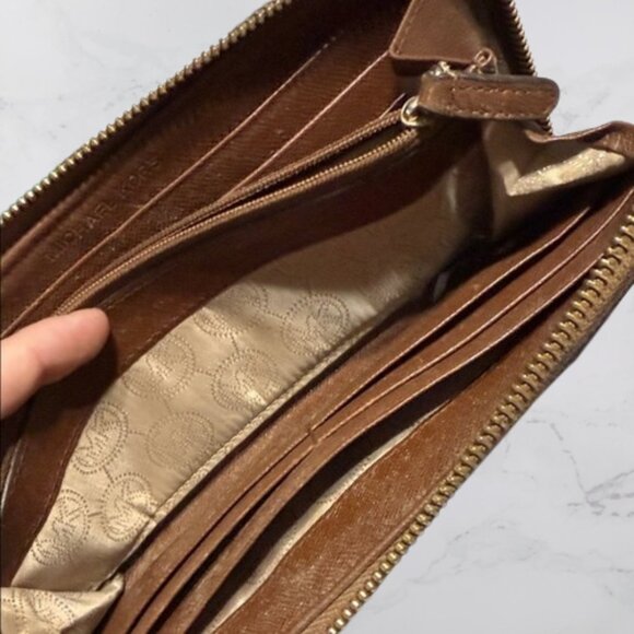Michael Kors Brown Crocodile Embossed Zip Wallet ***REHAB*** - Picture 10 of 10